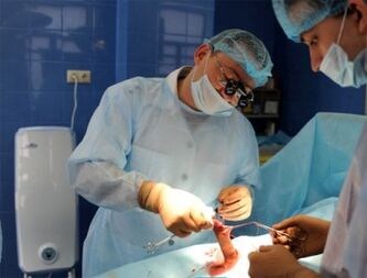 Peenise suurendamise operatsioon, mida teostavad kirurgid